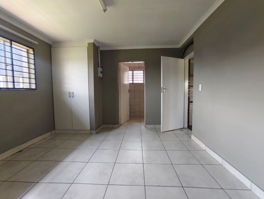1 Bedroom Property for Sale in Hartbeesfontein North West